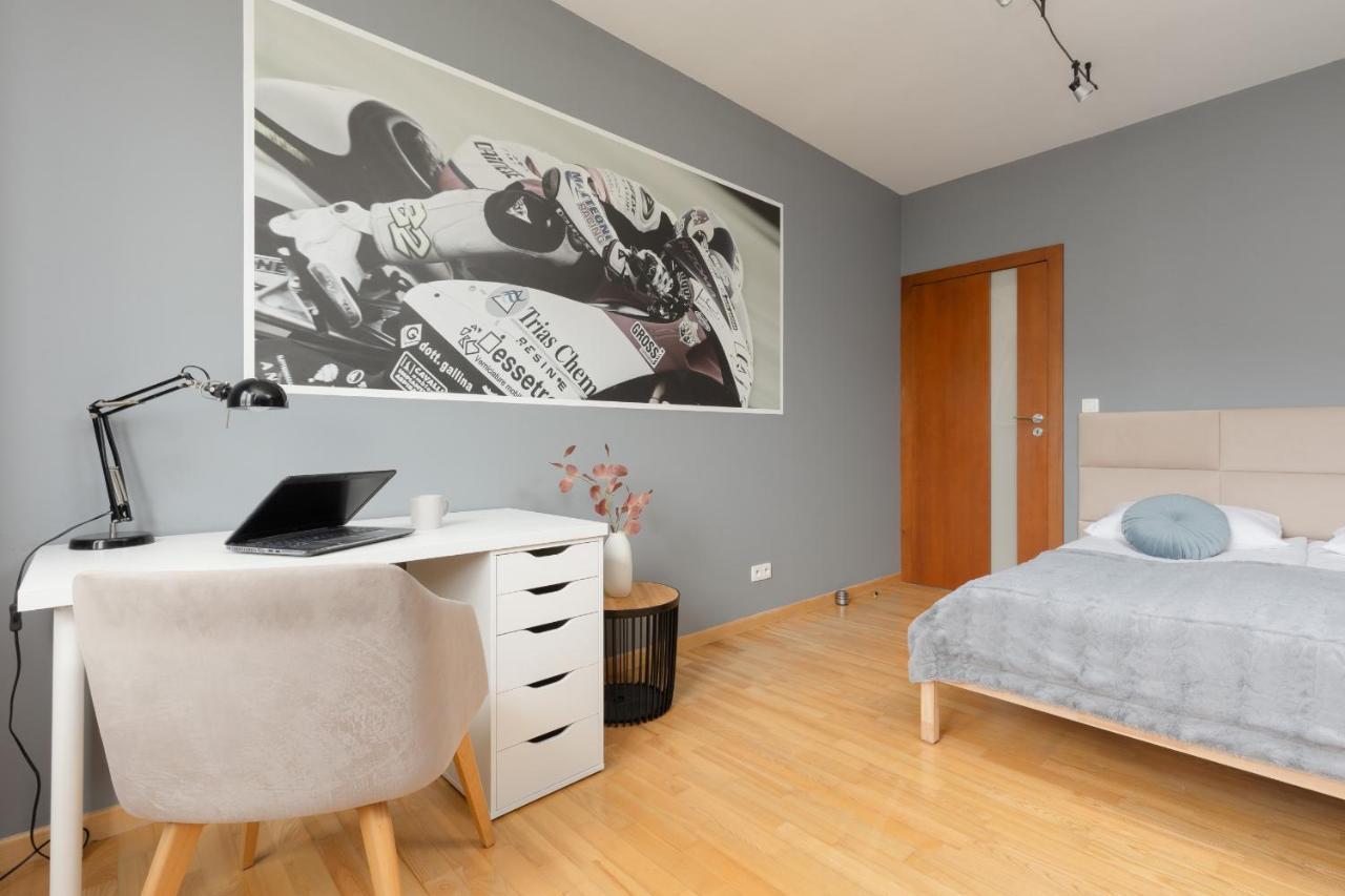 Apartment Spacious Zawiszy Wola By Renters